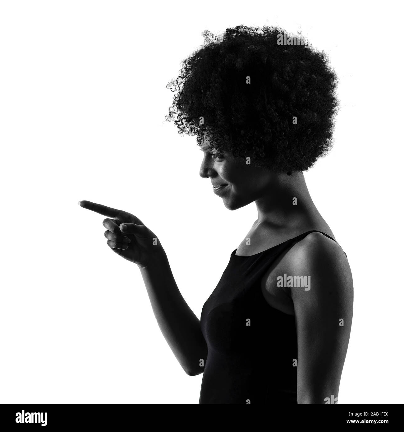 Una razza mista africana di adolescente Ragazza donna rivolta in studio ombra silhouette isolati su sfondo bianco Foto Stock