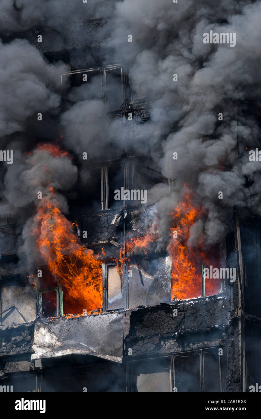 Grenfell Torre fire. Grenfell torre era un 24 piani di blocco di appartamenti parte di Lancaster West Station wagon, un consiglio complesso residenziale nella parte Nord di Kensington, Foto Stock