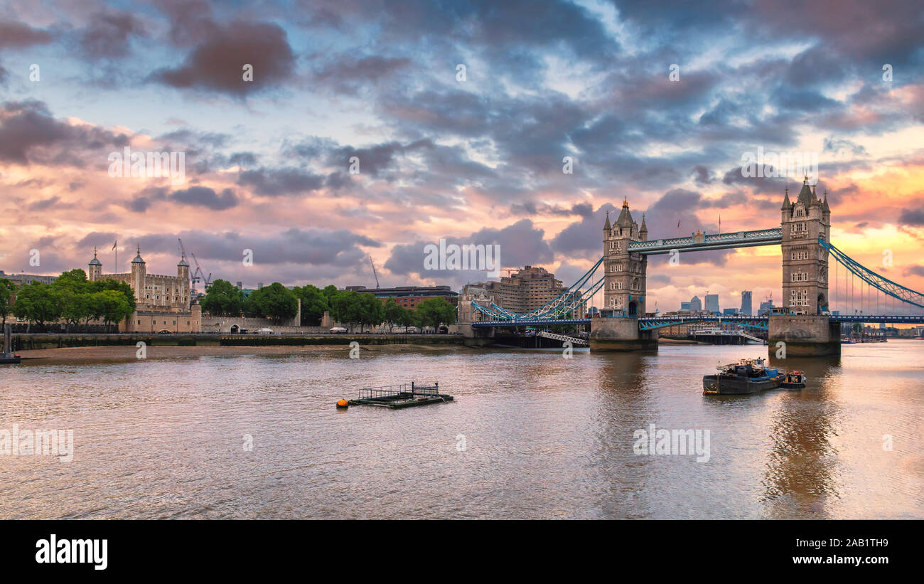 Il Tower Bridge al tramonto, Londra UK. Foto Stock