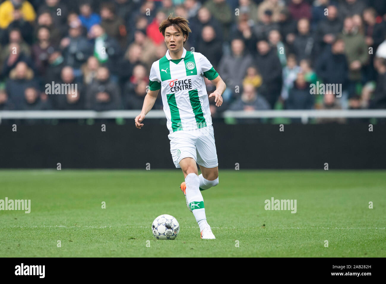 GRONINGEN, 24-11-2019 Euroborg stadium, olandese Eredivisie stagione calcistica 2019/2020 . FC Groningen player Ko Itakura durante la partita FC Groningen - Feyenoord Credito: Pro scatti/Alamy Live News Foto Stock