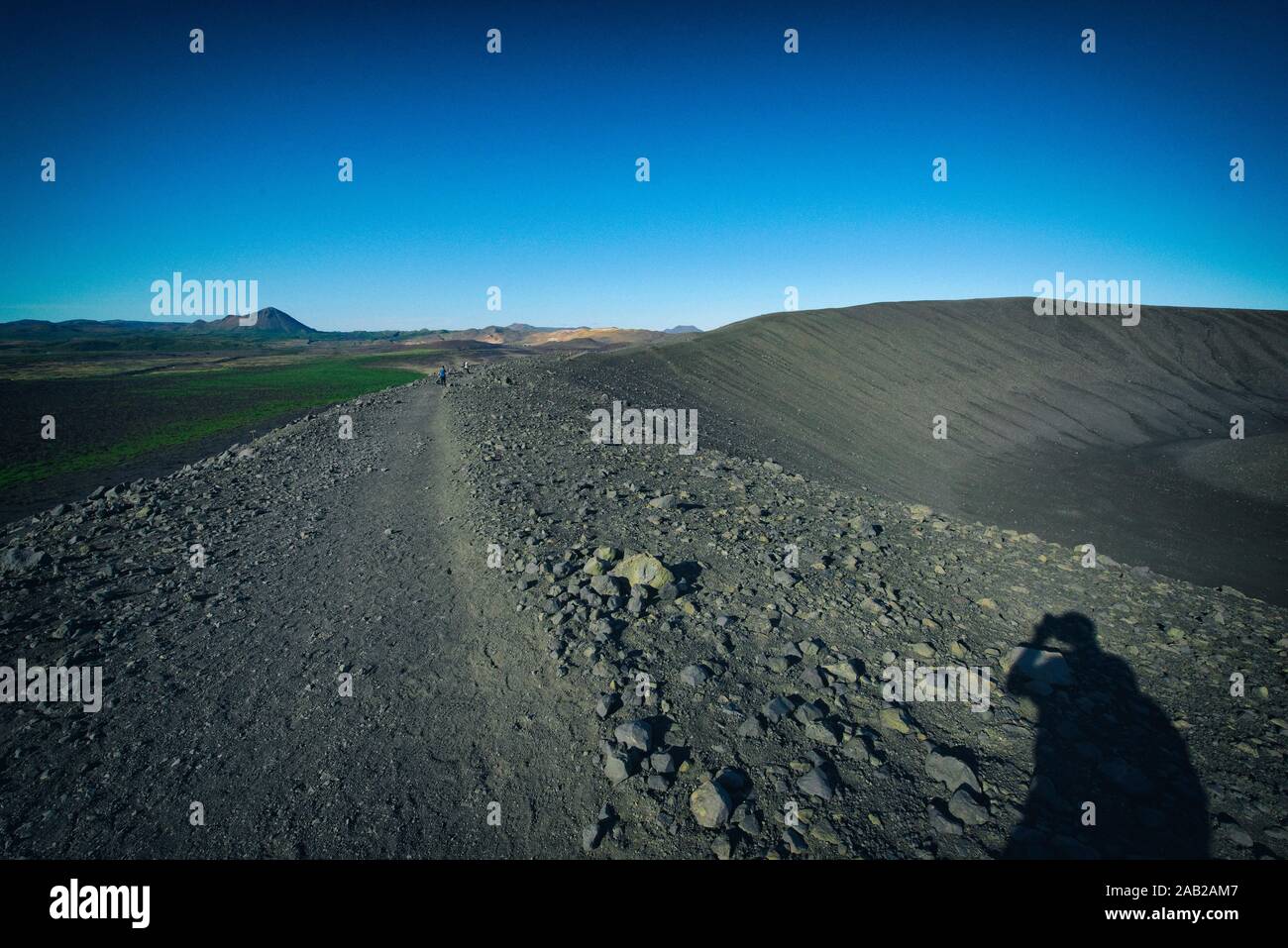 Hverfjall cratere vulcanico vicino al Lago Myvatn in Islanda, uno dei più grandi crateri vulcanici nel mondo con diametro di quasi 800 m nella parte superiore Foto Stock