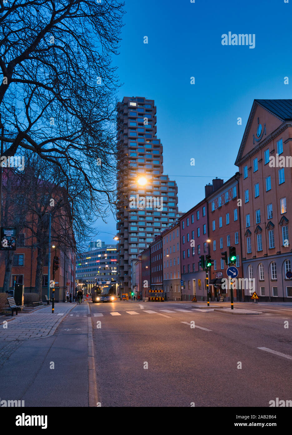 Norra Tornen grattacielo residenziale all'alba, Vasastaden, Norrmalm, Stoccolma, Svezia Foto Stock