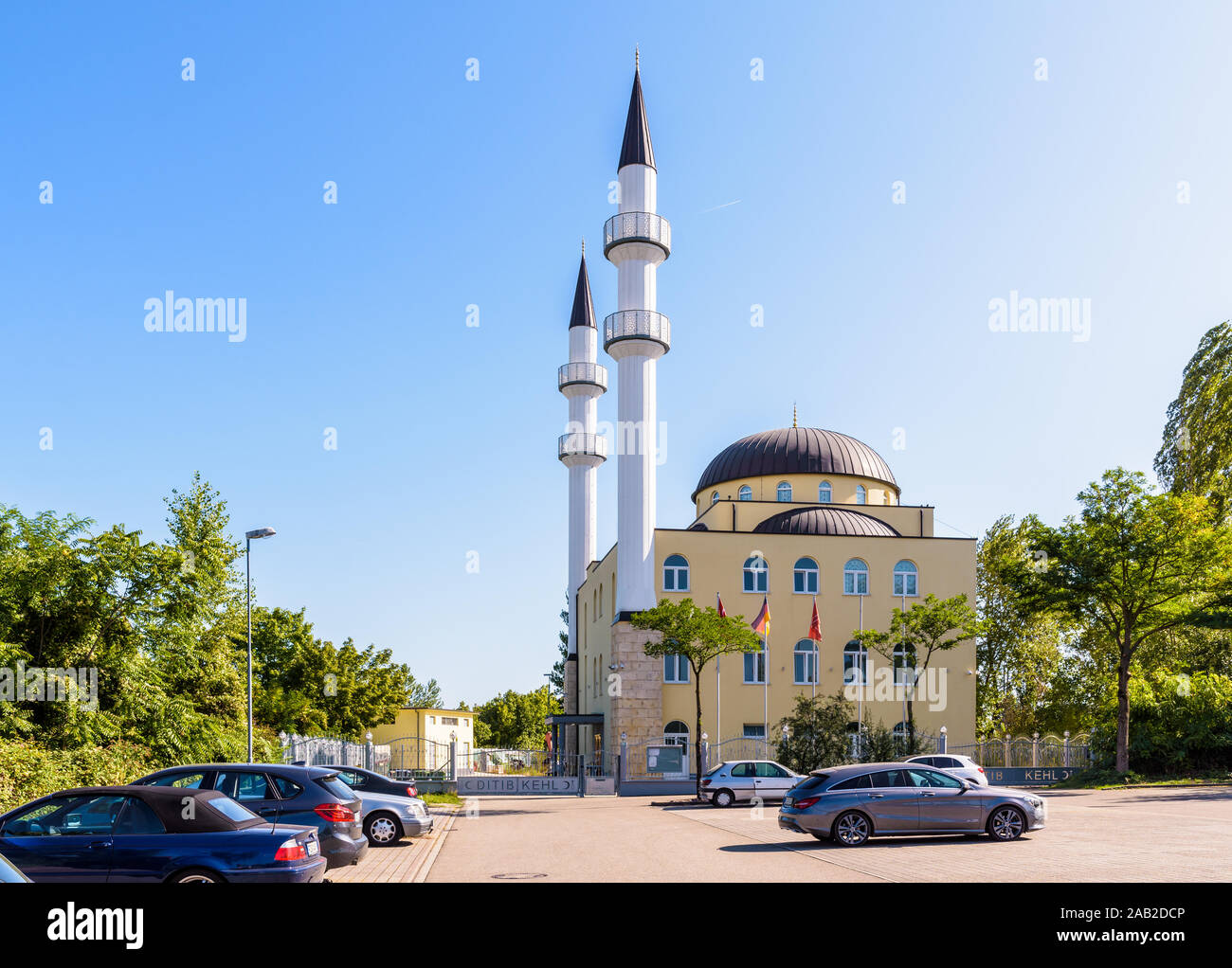 Kehl Moschea centrale è una moschea turca con due grandi minareti e una cupola builtin 2007 dalla DITIB a Kehl, Germania. Foto Stock