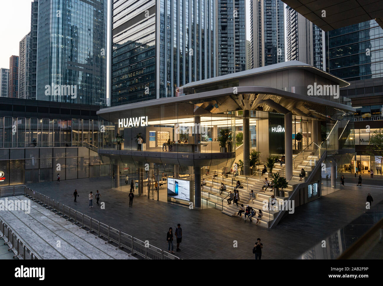 Huawei flagship store a Shenzhen in Cina Foto Stock