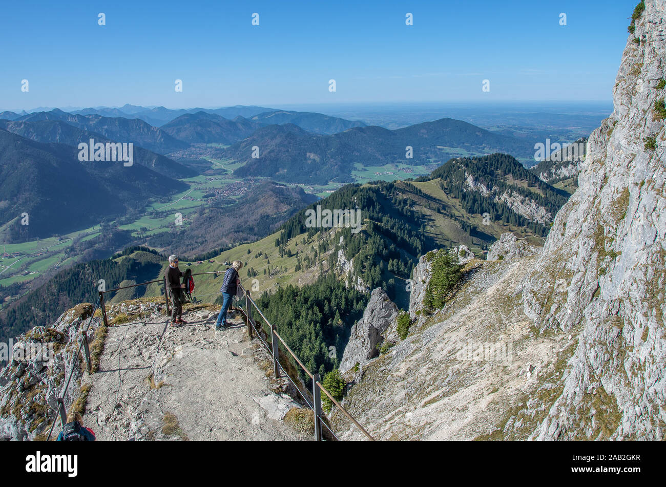 L'imponente sagoma del ' Monte Wendelstein' può essere visto da lontano. È diventato una popolare destinazione delle persone le gite. Foto Stock