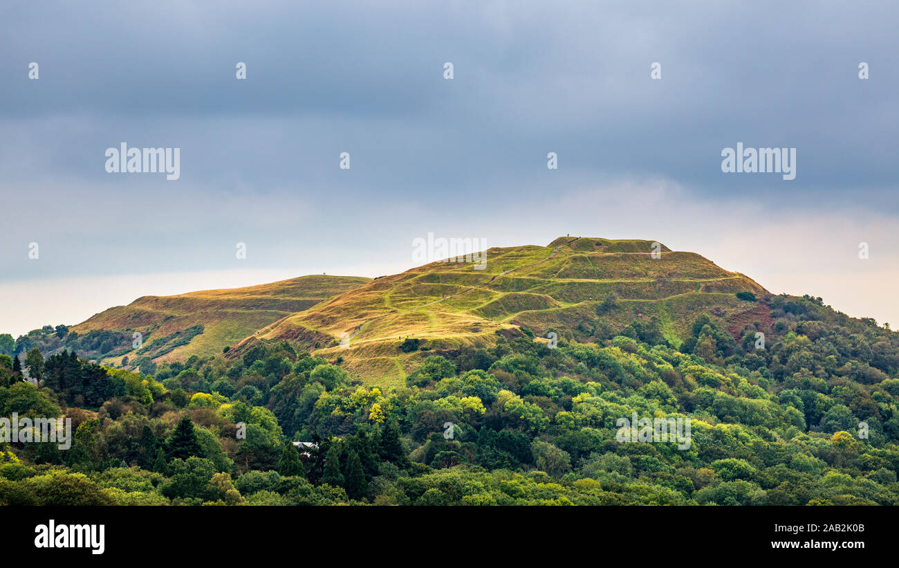 A sud verso British Camp (Herefordshire Beacon) Iron Age Hillfort nelle Malvern Hills, Inghilterra Foto Stock