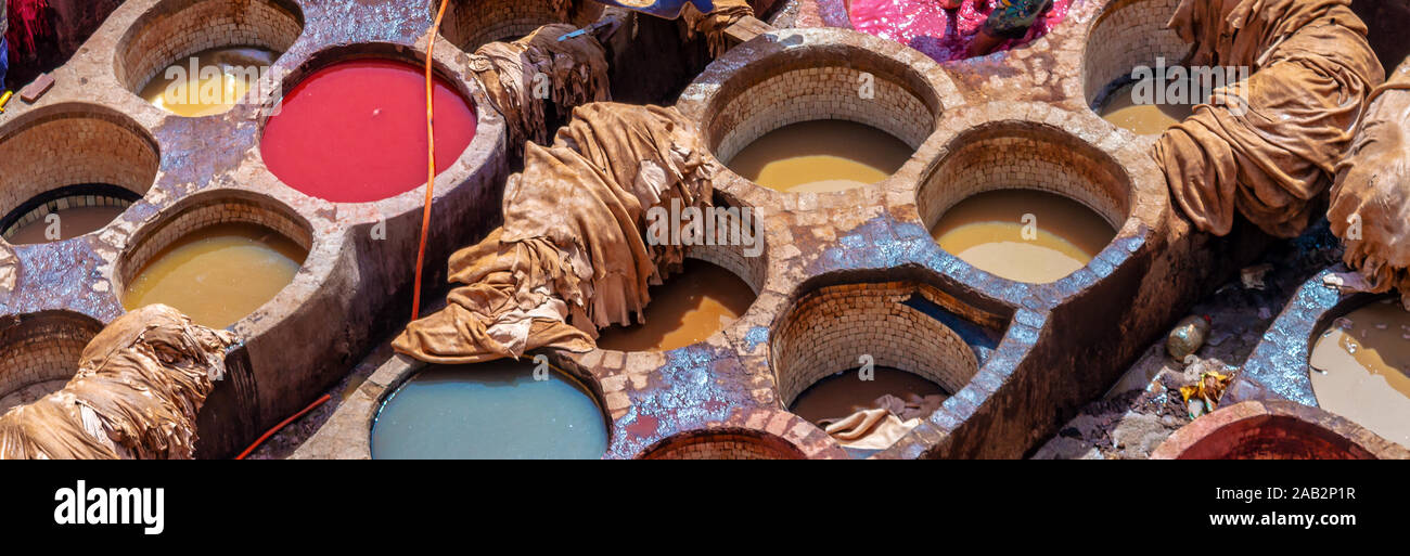 Vista aerea del cuoio colorato concerie di Fez, Marocco Foto Stock