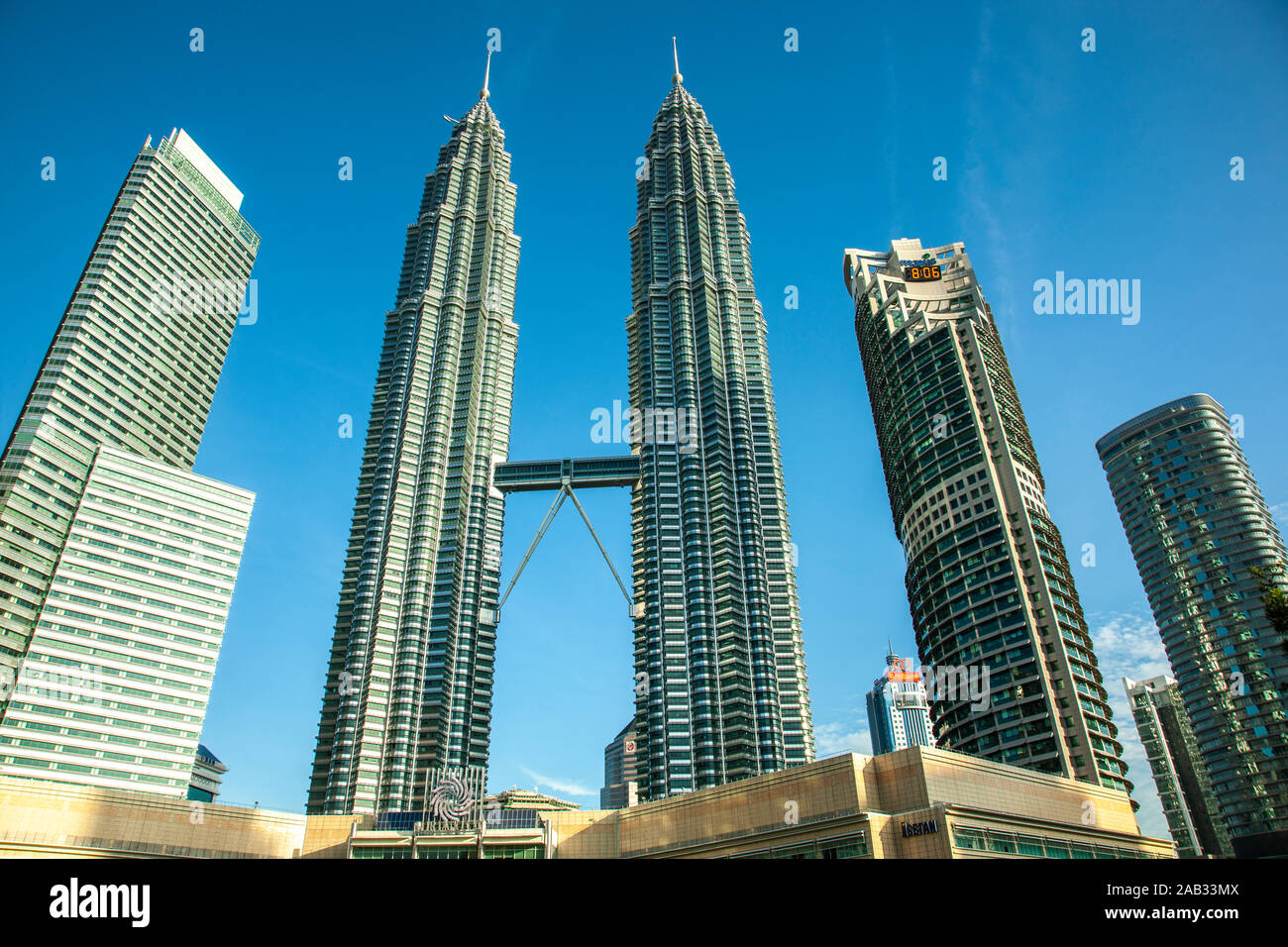 KUALA LUMPUR - Agosto 20, 2019: Vista della Petronas Twin Towers di Kuala Lumpur in Malesia. KLCC è il più alti edifici in Malaysia 451.9 (M). Foto Stock