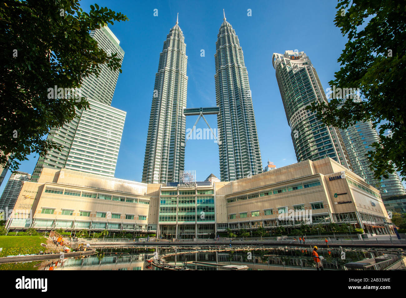 KUALA LUMPUR - Agosto 20, 2019: Vista della Petronas Twin Towers di Kuala Lumpur in Malesia. KLCC è il più alti edifici in Malaysia 451.9 (M). Foto Stock