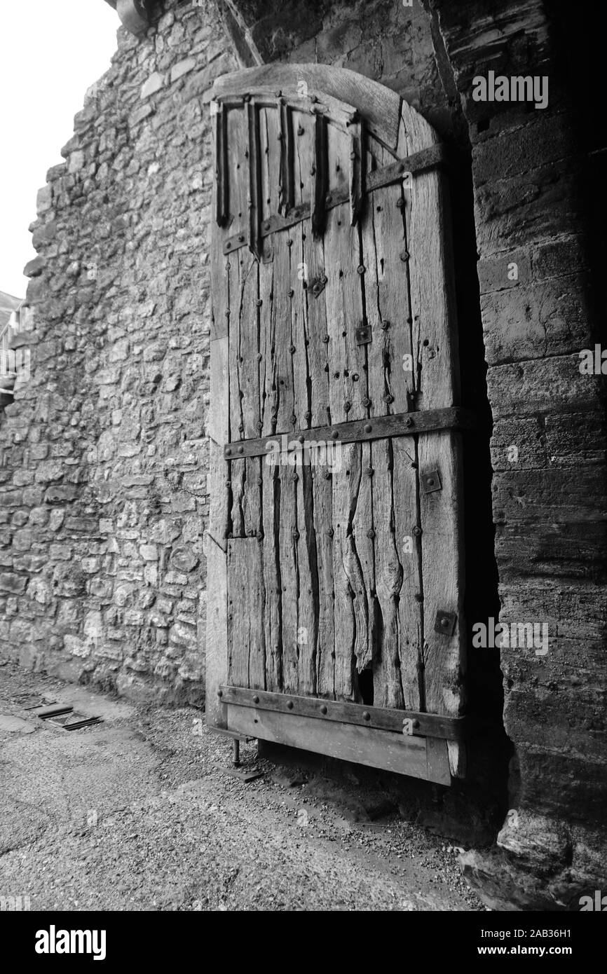 Il castello di Carisbrooke con il sole su di esso Foto Stock