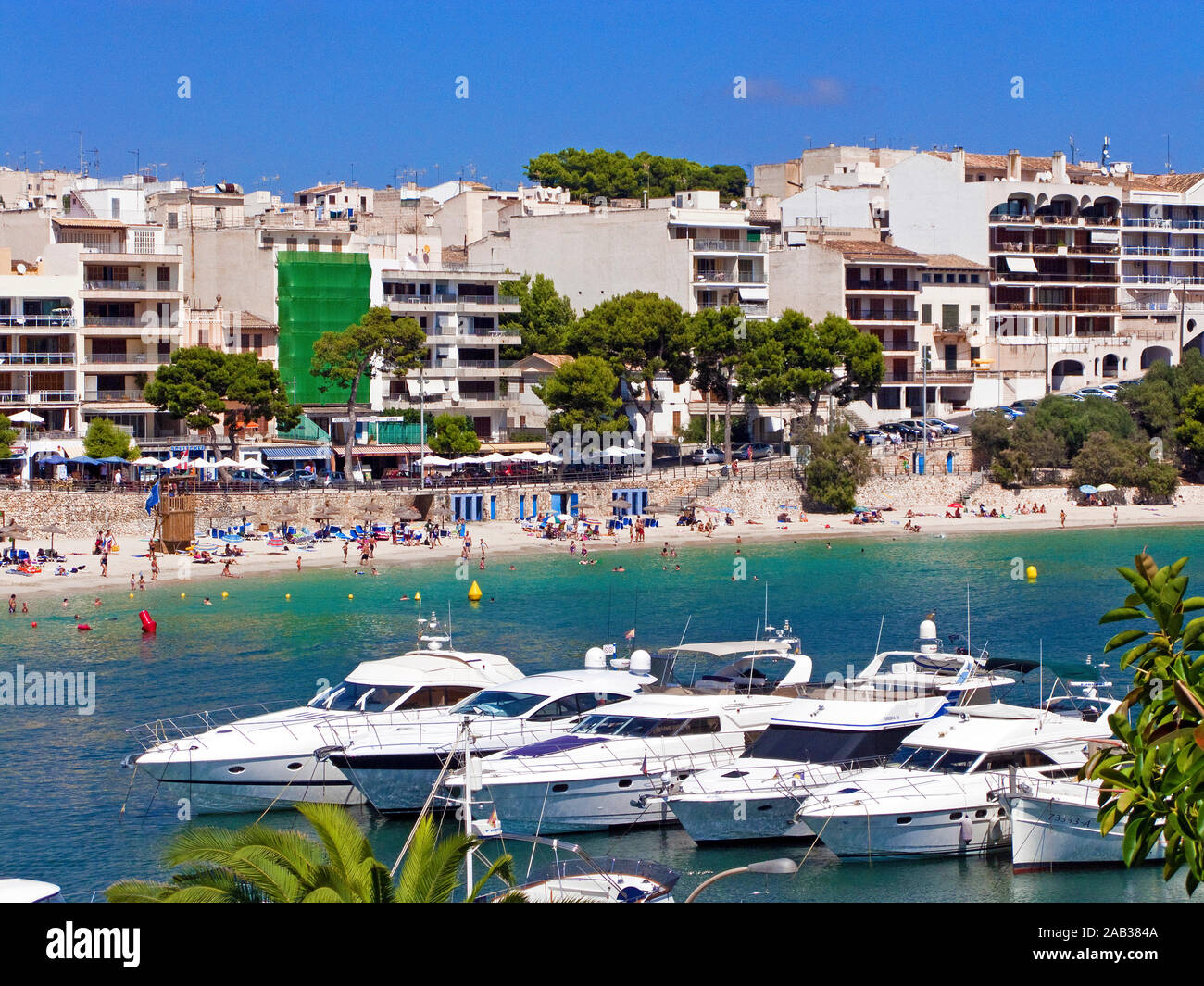 Il porto e la spiaggia di Porto Christo, Manacor, Maiorca, isole Baleari, Spagna Foto Stock