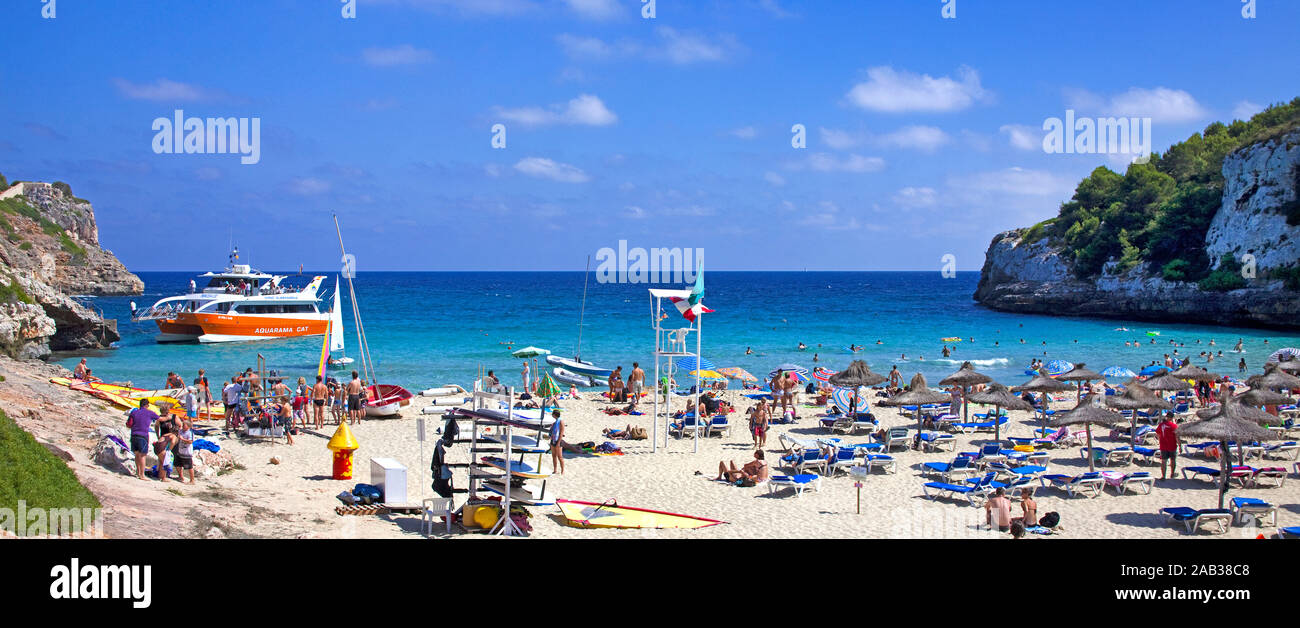 Escursione in barca alla spiaggia Cala Romantica, Porto Christo, Manacor, Maiorca, isole Baleari, Spagna Foto Stock