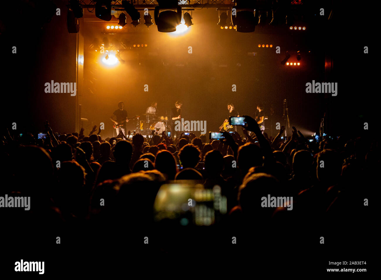 Belga di indie pop/rock group, Balthazar, è visto suonare dal vivo presso il disco CLub per un sold out in concerto a Porto, Portogallo. Foto Stock