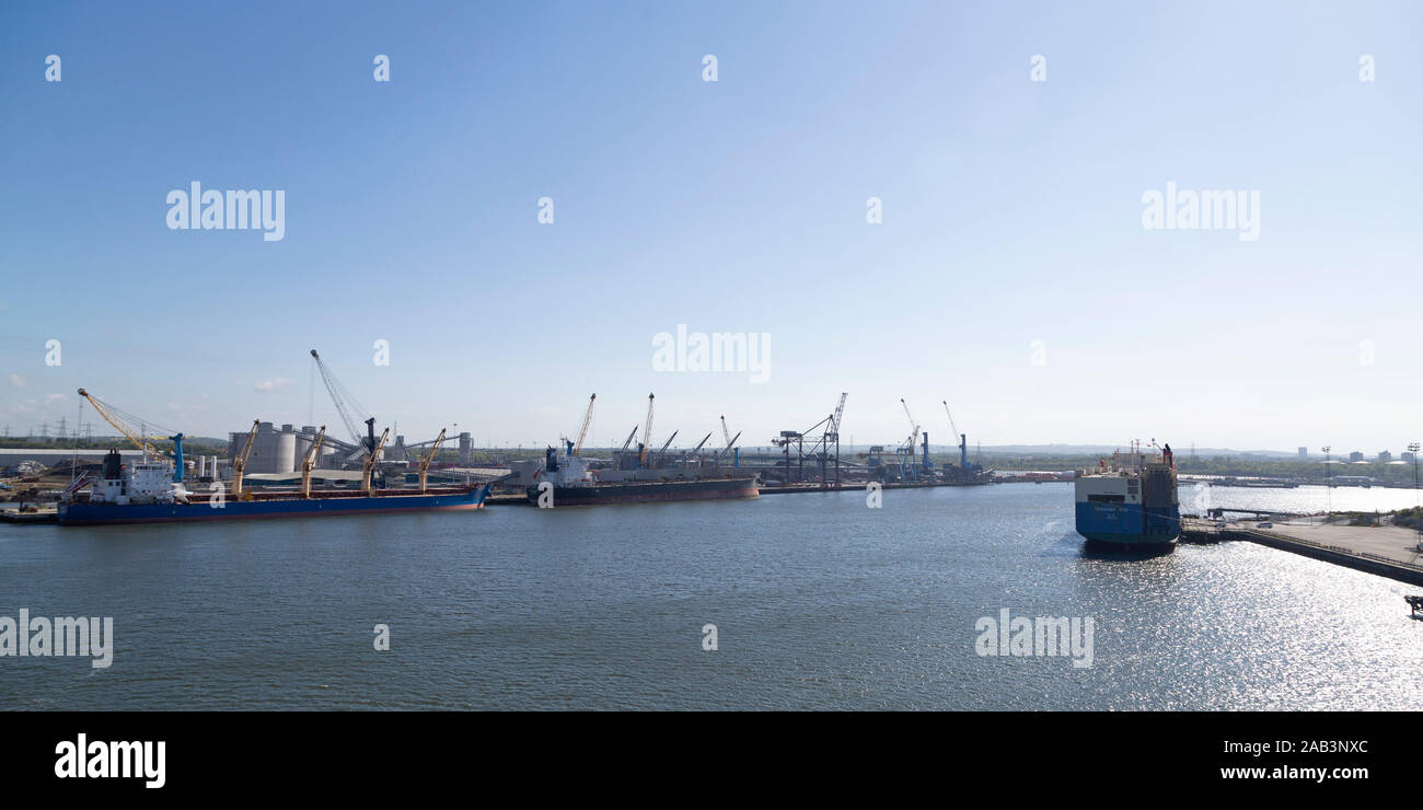 Nave ormeggiata al Porto di Tyne nel North Shields, Inghilterra. La porta è sul fiume Tyne. Foto Stock