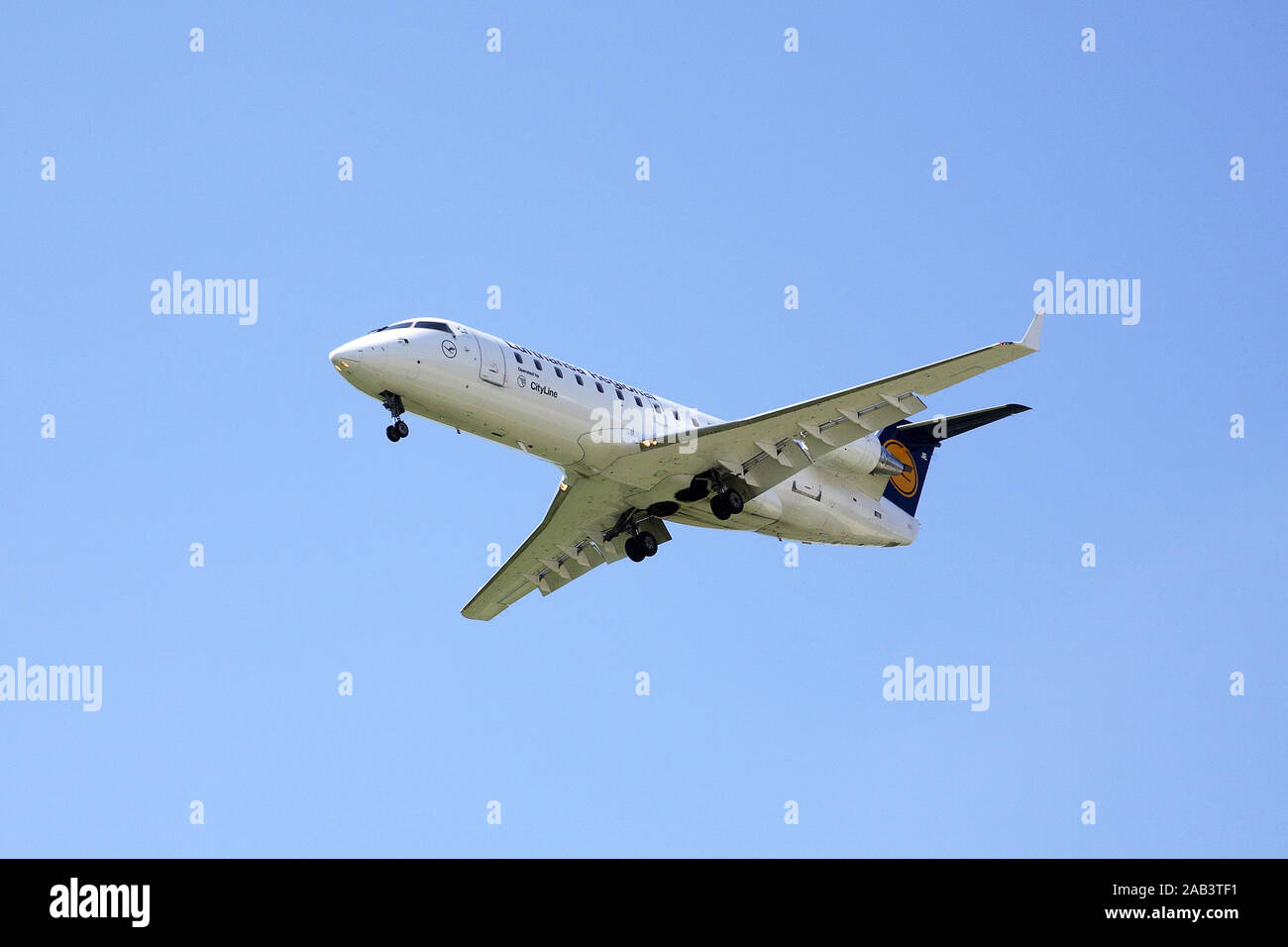 Getto City-Line der Lufthansa Landeanflug im Foto Stock