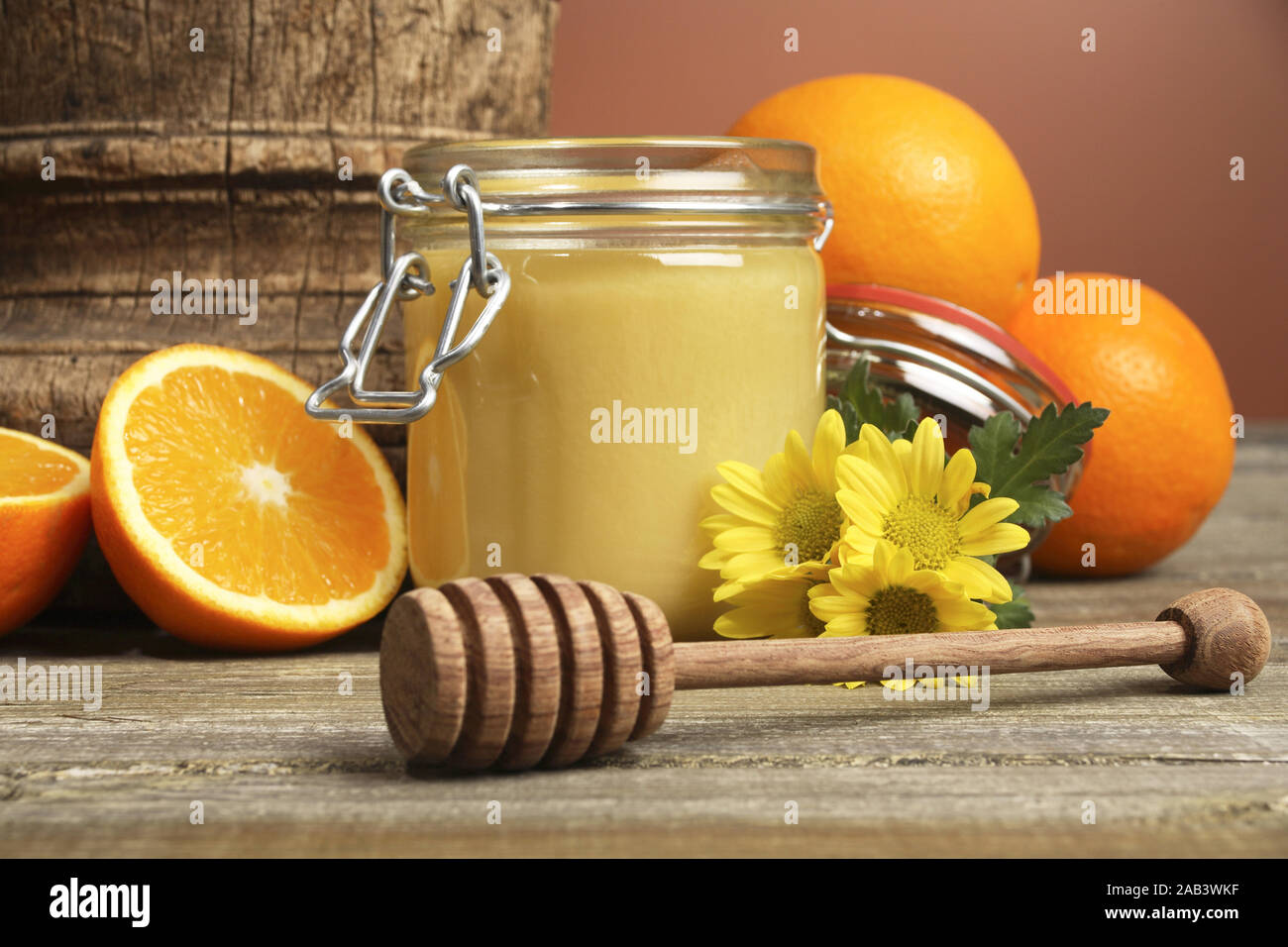 Orangenbl'tenhonig mit Orangen und Honiglˆffel |Il miele di fiori d'arancio con arancia e 1 cucchiaio di miele| Foto Stock