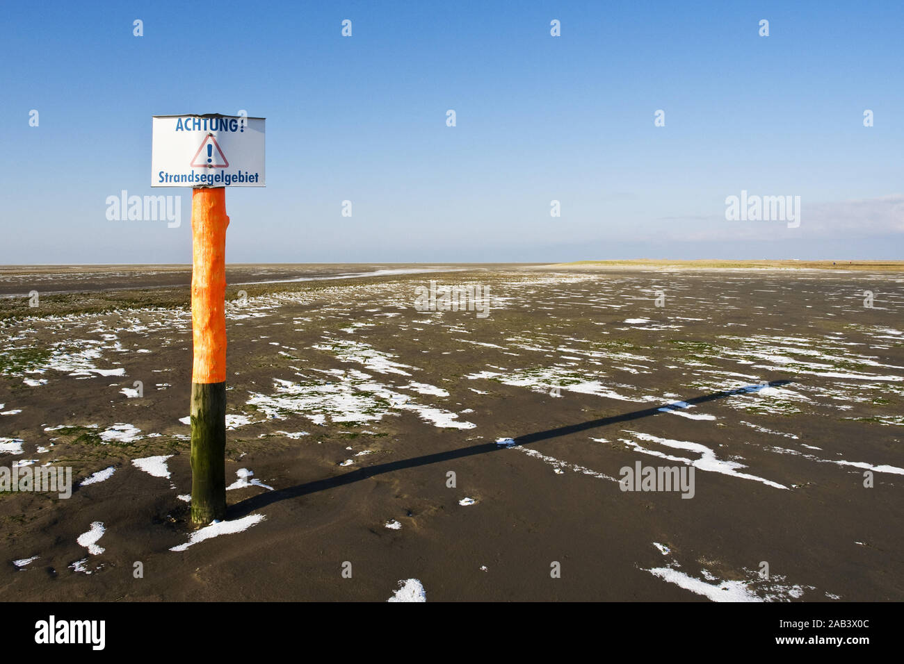 Warnschild am Strand |segno di avvertimento sulla spiaggia| Foto Stock