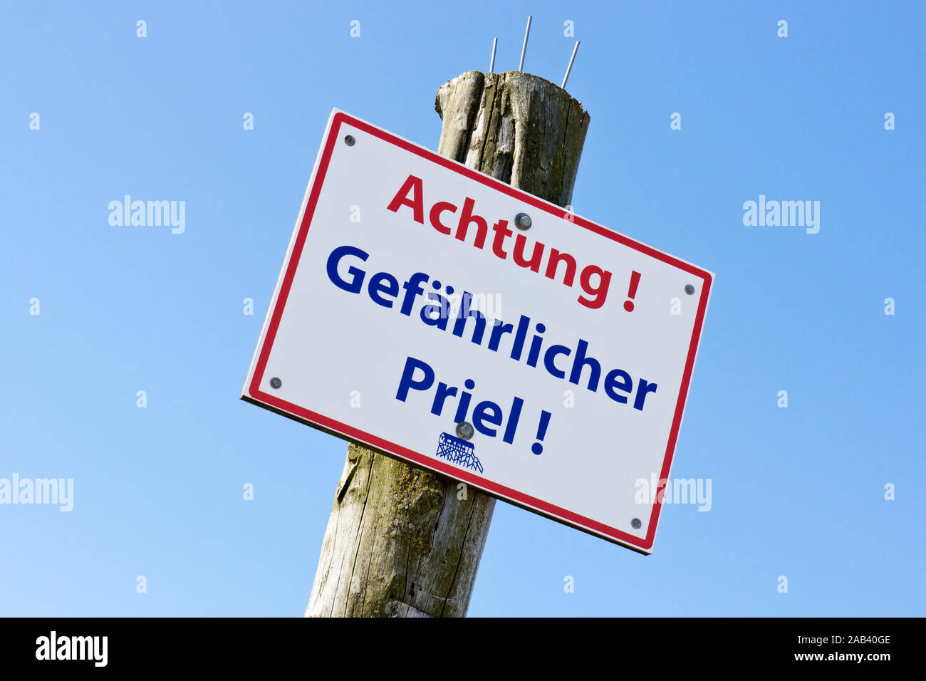 Ein Warnschild für Badegäste am Strand von San Pietro Ording |un cartello di avviso per la balneazione gli ospiti sulla spiaggia di San Pietro Ording| Foto Stock