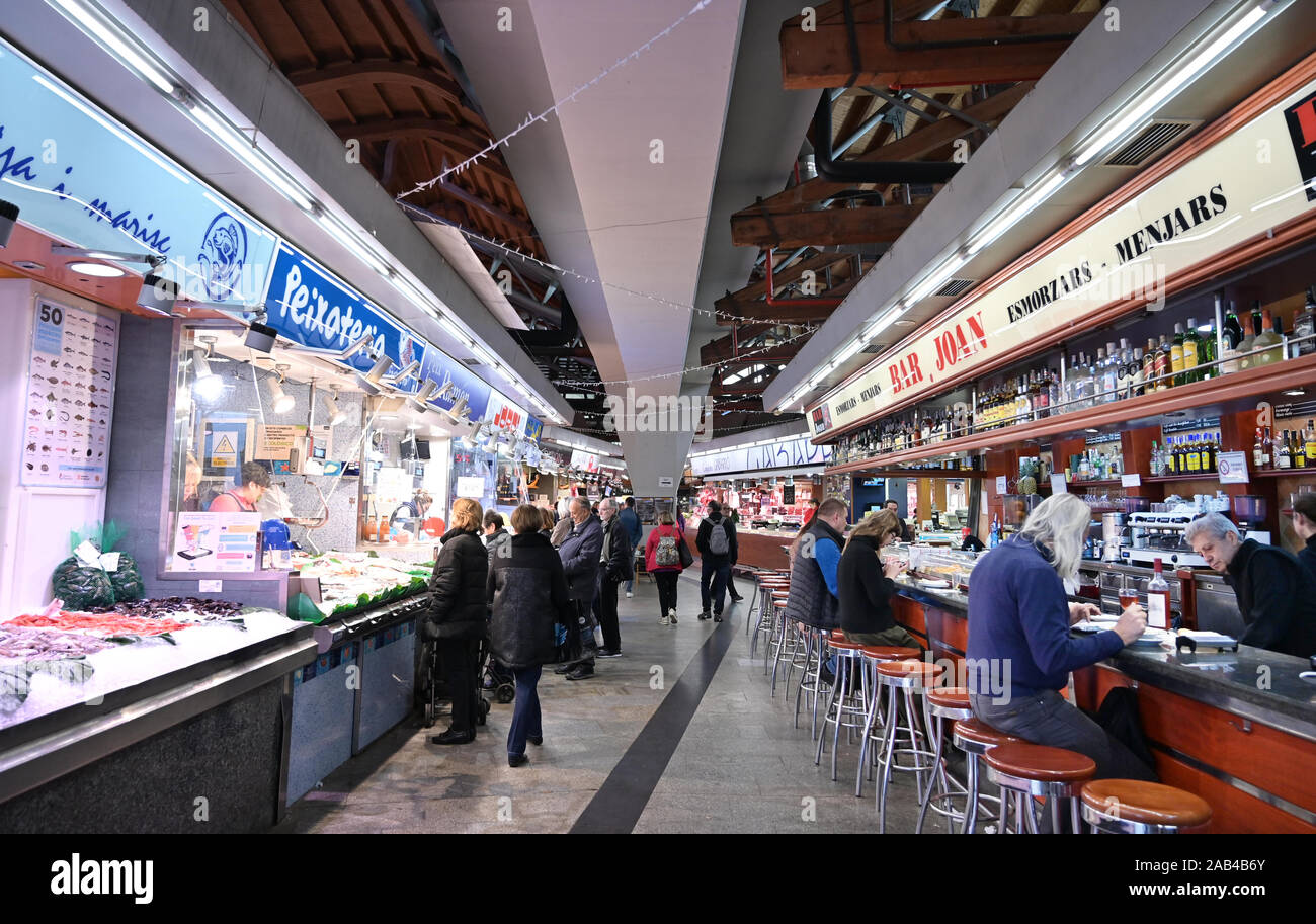 Il Mercato di Santa Caterina market alimentare a Barcellona Foto Stock