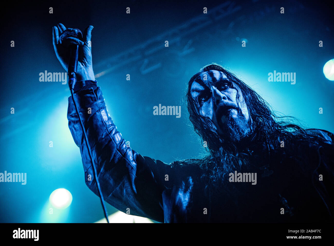 Copenhagen, Danimarca. 24th, novembre 2019. Il Norvegese black metal band Gaahls Wyrd esegue un concerto dal vivo a Pumpehuset in Copenhagen. Qui il cantante Gaahl è visto dal vivo sul palco. (Photo credit: Gonzales foto - Nikolaj Bransholm). Foto Stock