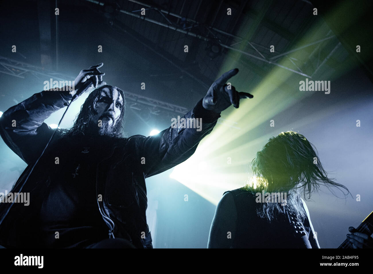 Copenhagen, Danimarca. 24th, novembre 2019. Il Norvegese black metal band Gaahls Wyrd esegue un concerto dal vivo a Pumpehuset in Copenhagen. Qui il cantante Gaahl è visto dal vivo sul palco. (Photo credit: Gonzales foto - Nikolaj Bransholm). Foto Stock