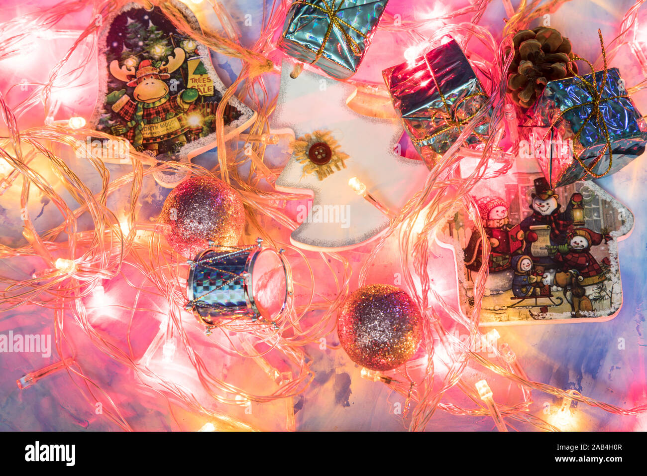 Il Natale e il Nuovo Anno decorazioni e ghirlande Foto Stock