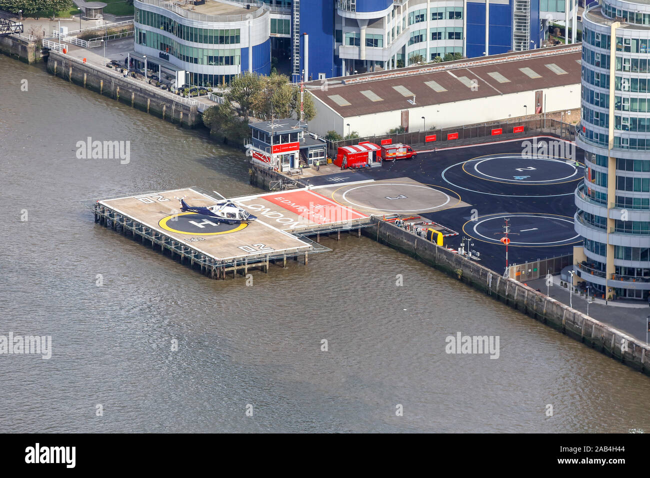 Atterraggio in elicottero all'eliporto di Londra Battersea Foto Stock