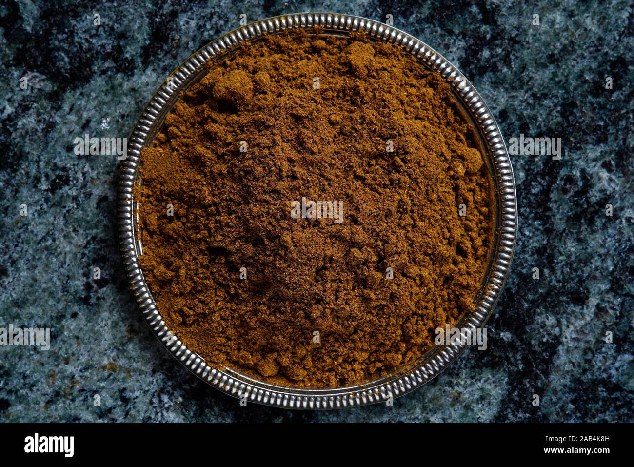 Masala miscela di spezie in polvere in una ciotola, India Foto Stock