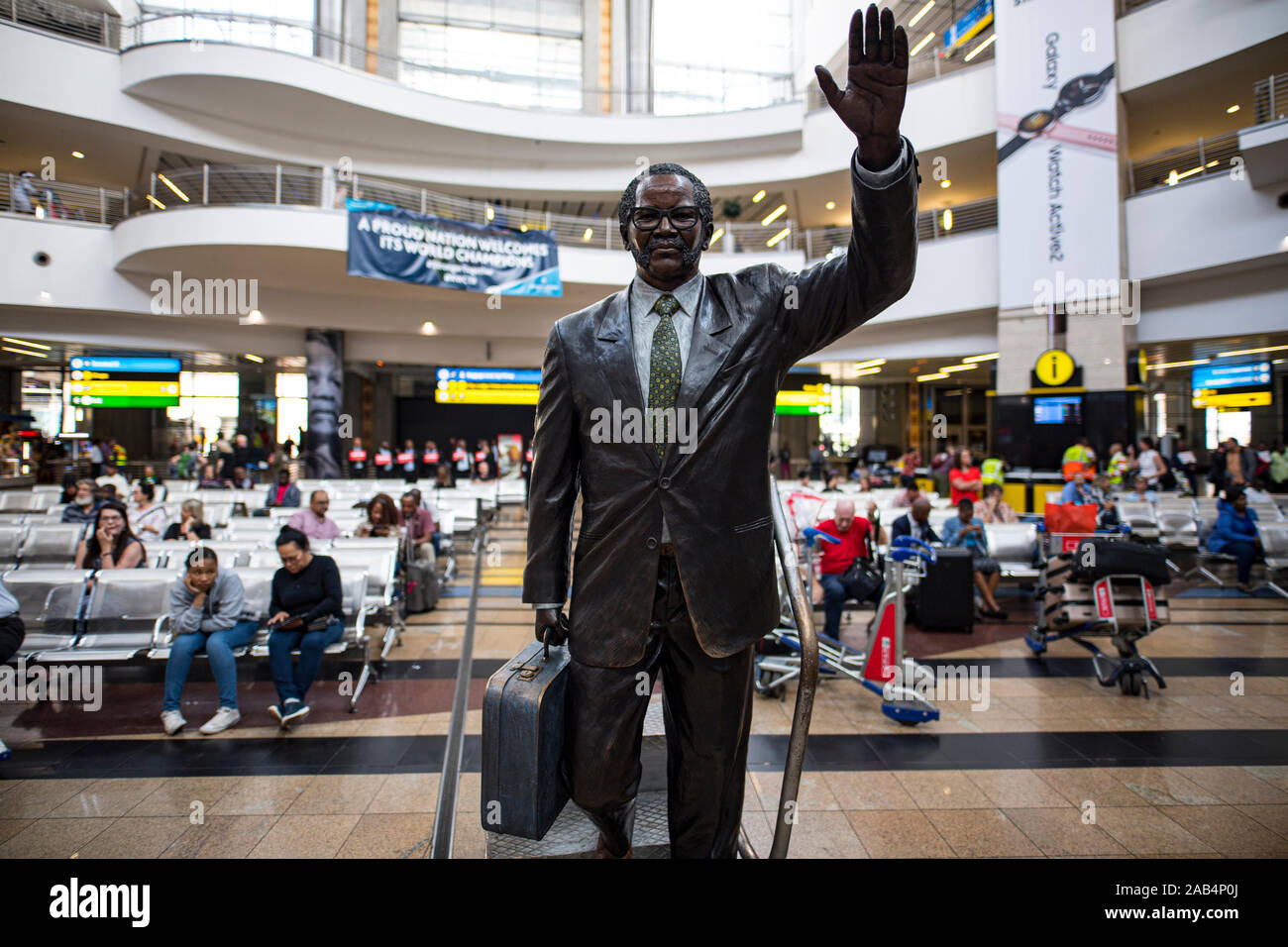 Arrivo Aeroporto terminale in Johannisburg con statura di Oliver Reginald Tambo Foto Stock