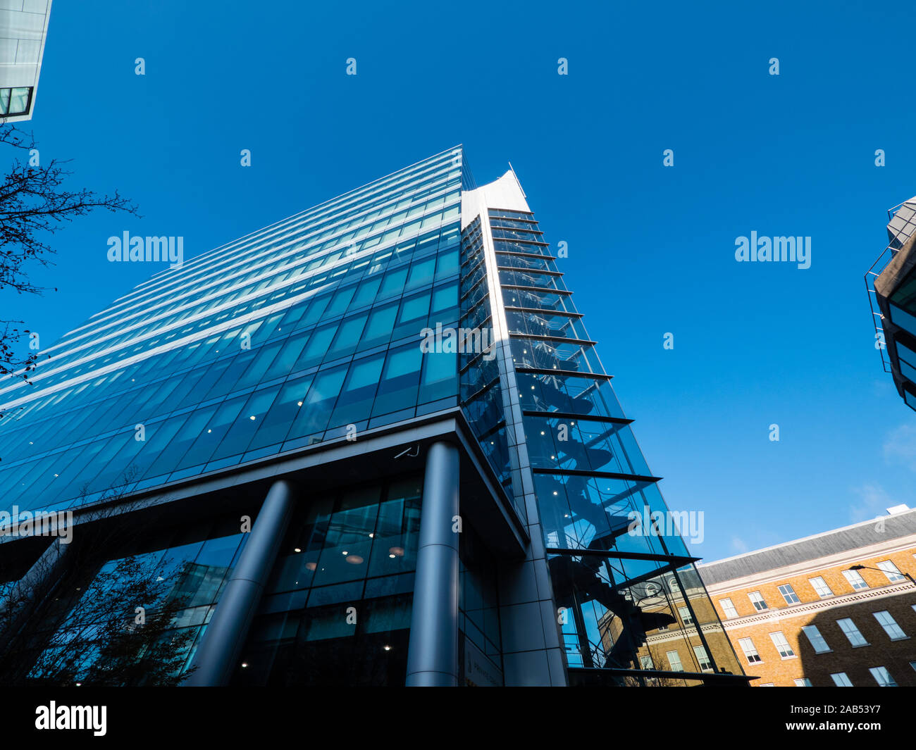 La lettura di Lama grattacielo, Abbazia trimestre Reading, Berkshire, Inghilterra, Regno Unito, GB. Foto Stock