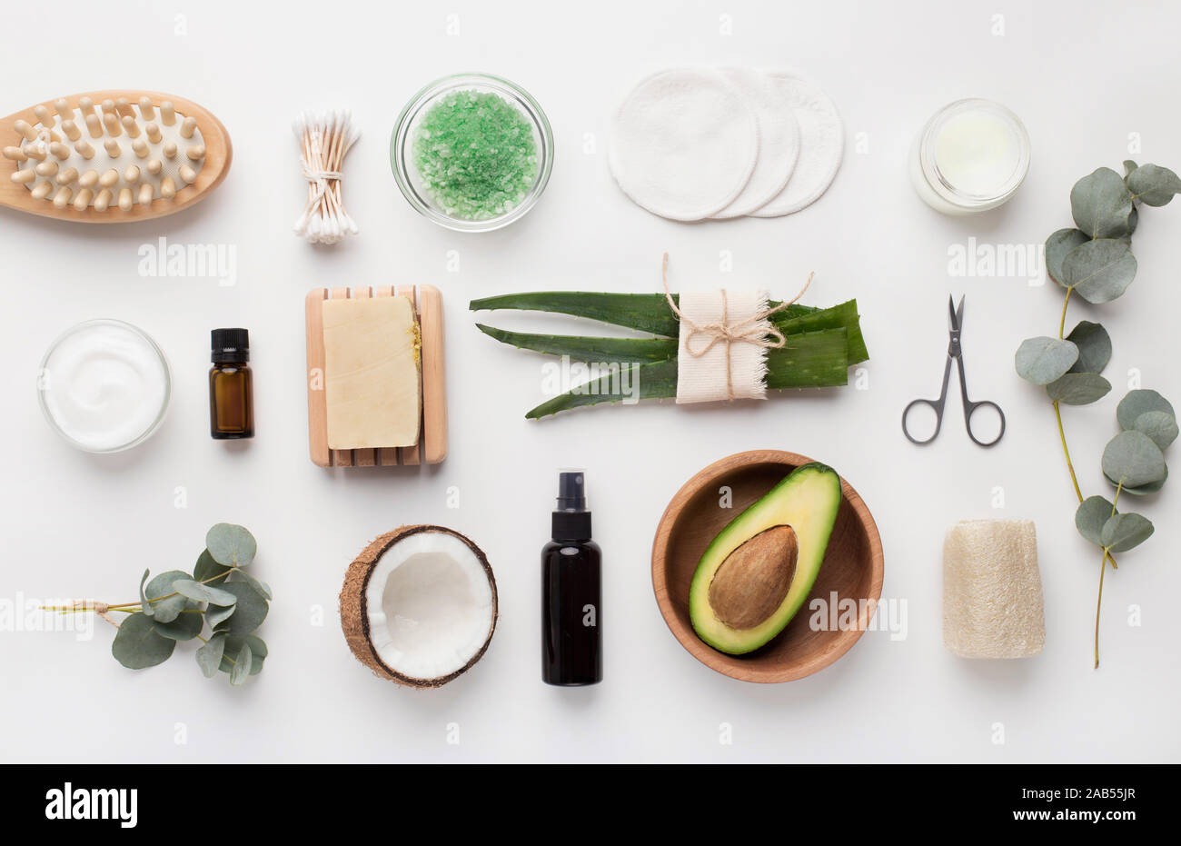 Set di eco e naturale cosmetici fatti in casa su bianco Foto Stock