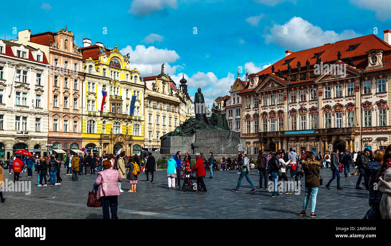 Piazza della Città Vecchia, in ceco noto come Staromstsk nmst, è la piazza centrale di Praga Foto Stock