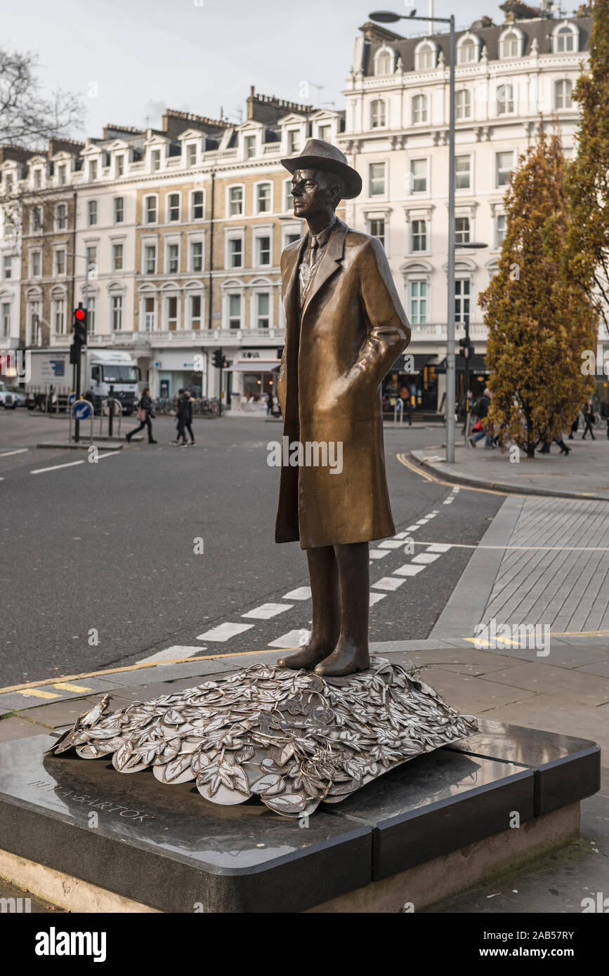 Statua di ungherese del compositore e pianista Béla Bartók dallo scultore Imre Varga. Si trova vicino alla stazione della metropolitana di South Kensington a Londra, Regno Unito Foto Stock