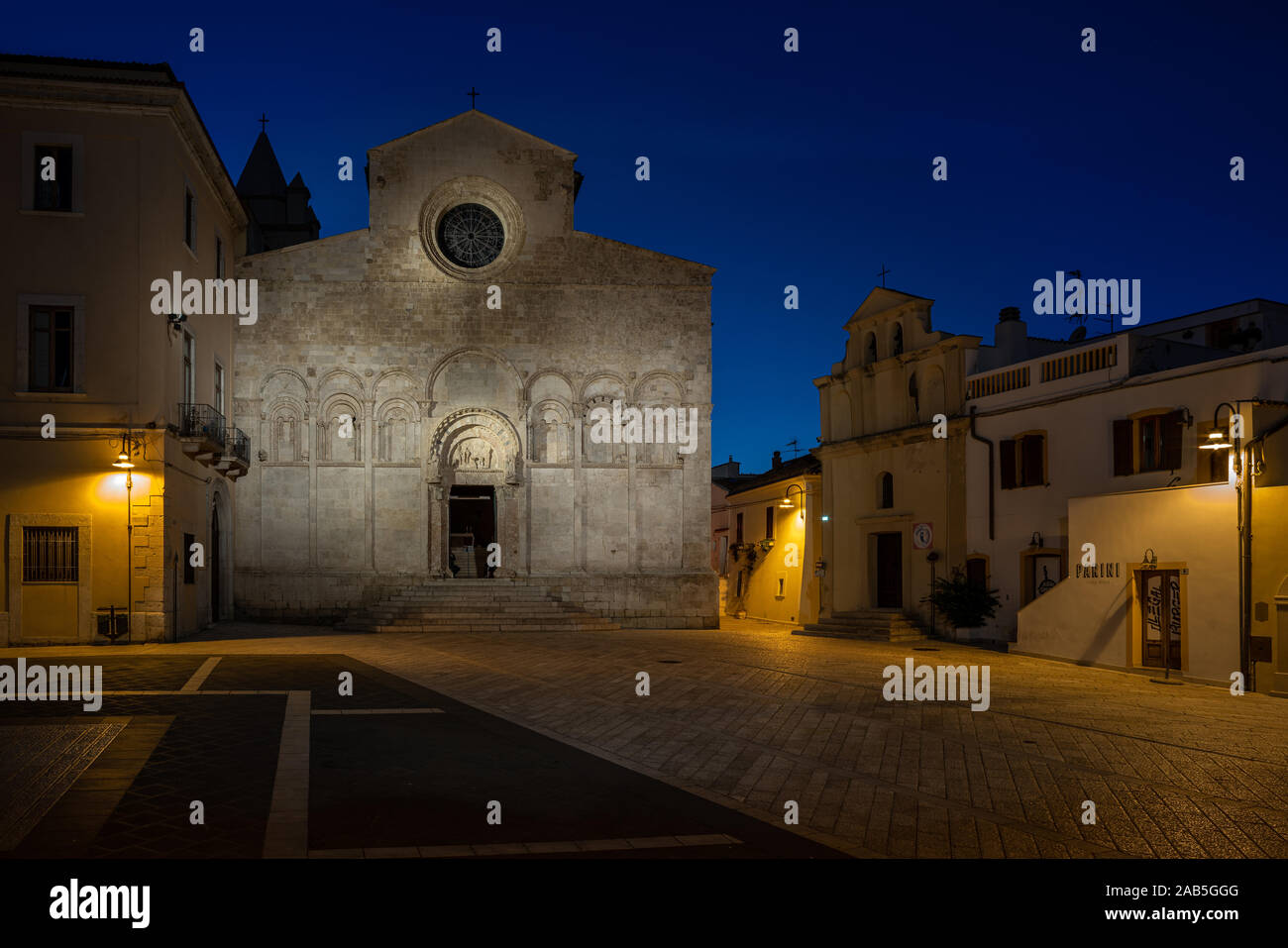 Cattedrale di Santa Maria della purificazione di notte, Termoli, Molise, Italia, Europa Foto Stock