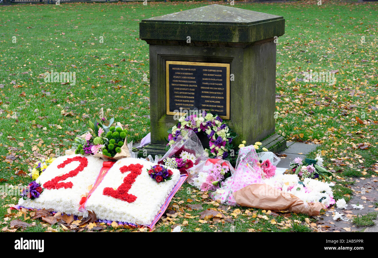 Birmingham Pub bombardamenti Memorial nel parco di San Filippo la cattedrale di Birmingham, West Midlands, Inghilterra, Regno Unito. Foto Stock