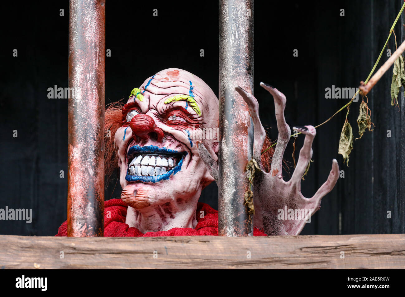 Scary clown in Linnanmäki Amusement Park a Helsinki in Finlandia Foto Stock