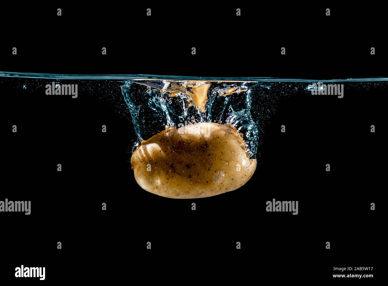 Eine Unterwasseraufnahme einer Kartoffel Foto Stock
