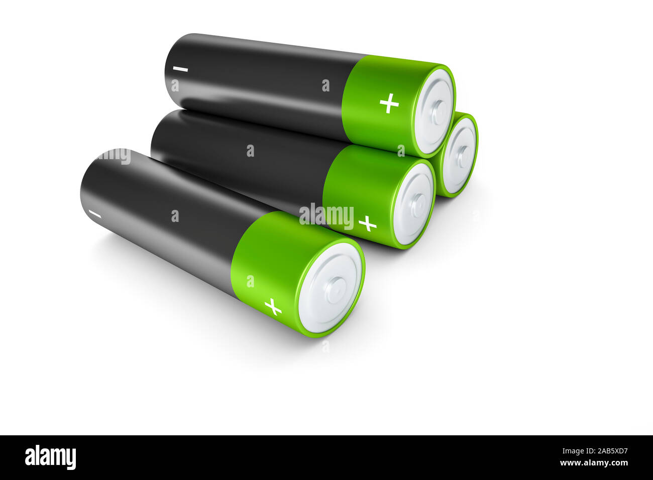Vier Batterien in schwarzer und gruener Farbe vor weissem Hintergrund Foto Stock
