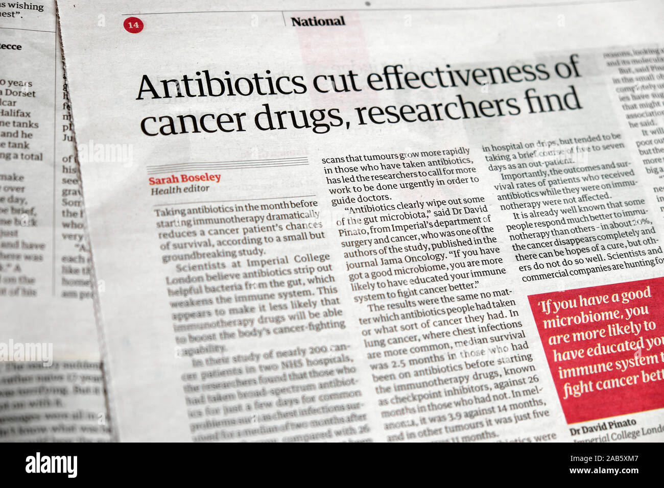 " Antibiotici tagliare l'efficacia dei farmaci contro il cancro, i ricercatori a trovare' quotidiano Guardian articolo titolo 13 settembre 2019 Londra Inghilterra REGNO UNITO Foto Stock