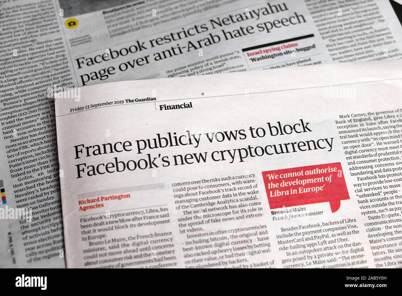 "Francia pubblicamente i voti per bloccare Facebook è di nuovo cryptocurrency' quotidiano Guardian headline pagina interna 13 settembre 2019 Londra Inghilterra REGNO UNITO Foto Stock
