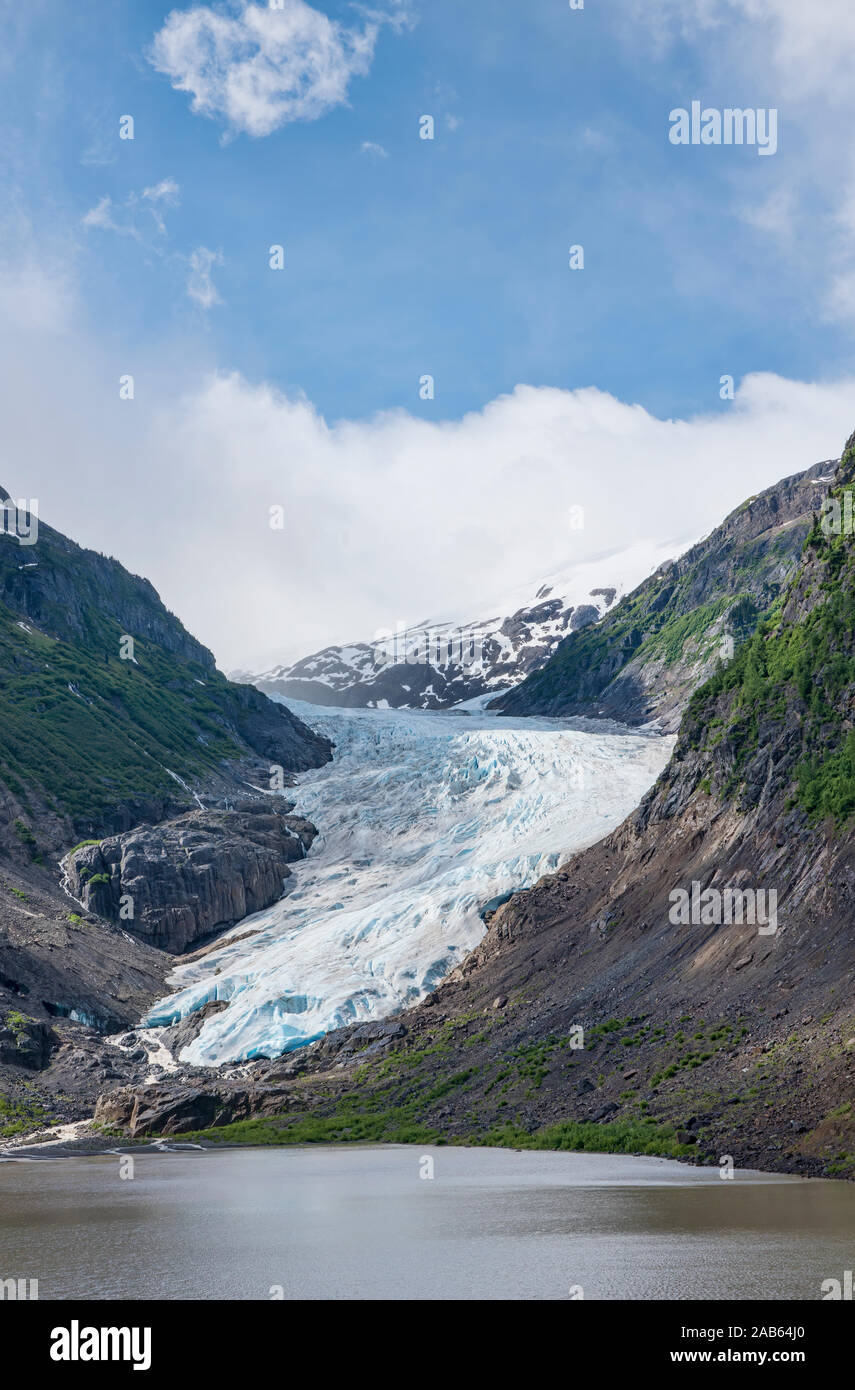 Bear Glacier vicino a Stewart in British Columbia in estate con interessanti le nuvole. Foto Stock