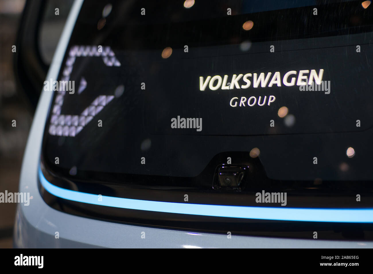 Dresden, Germania - 29 Ottobre 2019: Prototipo Golf ID.3 auto elettrica in fabbrica del vetro Volkswagen Foto Stock