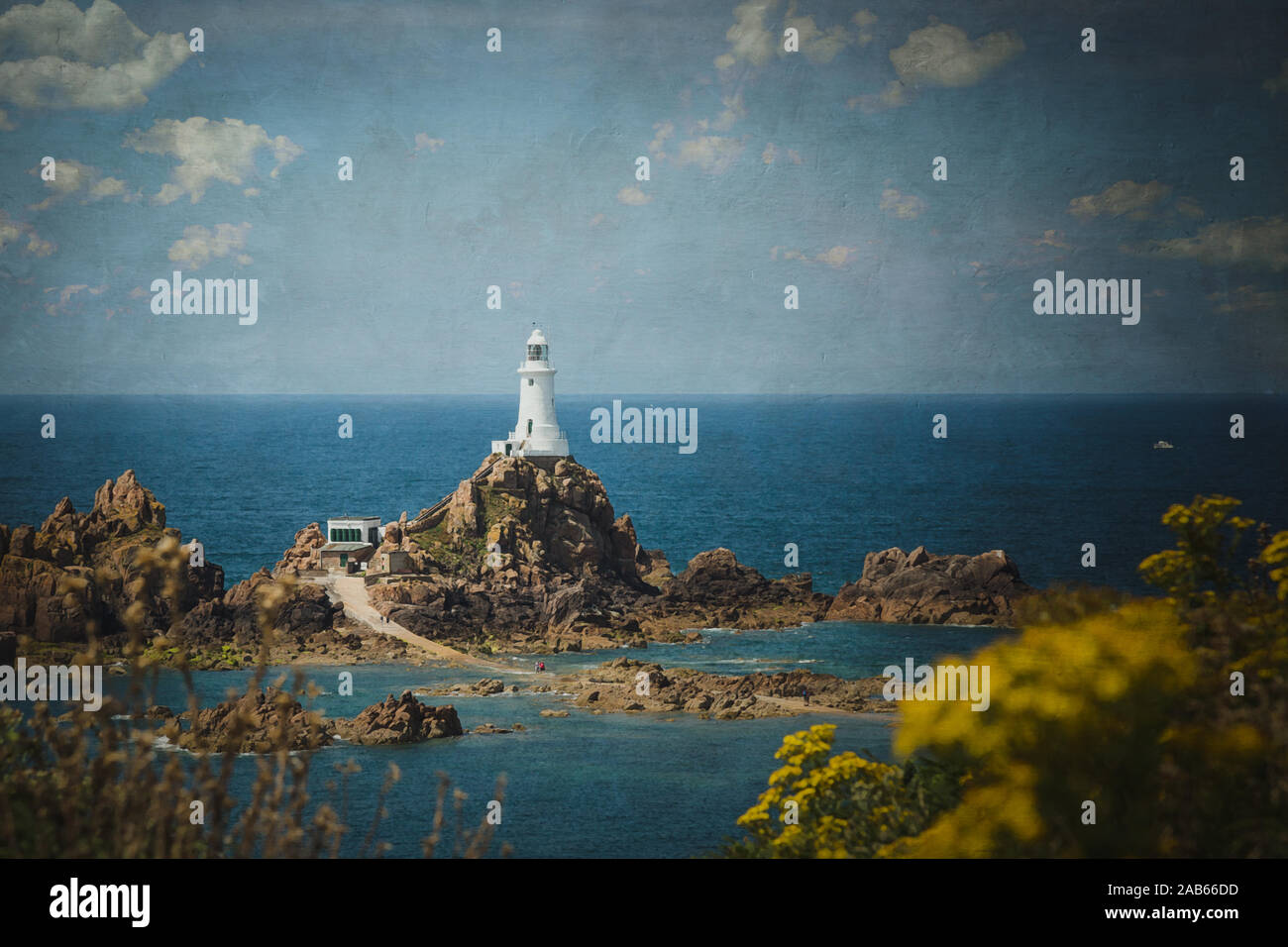 Immagine con trama di una soleggiata giornata d'estate a La Corbiere lighthouse, Jersey, Isole del Canale Foto Stock