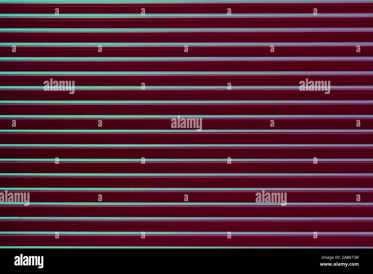 Chiuso il rosso scuro tapparella per lo sfondo o wallpaper Foto Stock