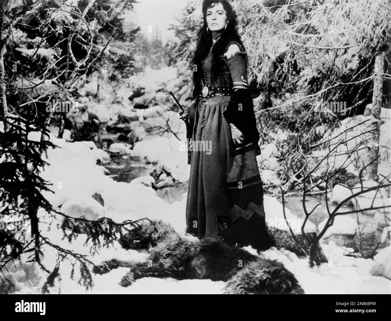 Viveca Lindfors, Ritratto di pubblicità per i film svedese, 'Singoalla' aka 'Gypsy Fury (USA)', 'Il vento è il mio diletto" (UK), 'la maschera e la spada' (UK), Monogram Pictures Corp., 1949 Foto Stock