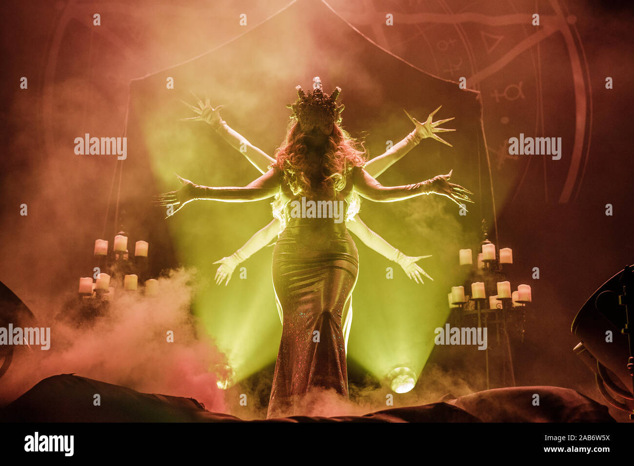 Nottingham, Regno Unito. Il 25 novembre 2019. In questo momento esibirsi dal vivo sul palco del Motorpoint Arena di Nottingham, UK. Credito: Andy Gallagher/Alamy Live News Foto Stock