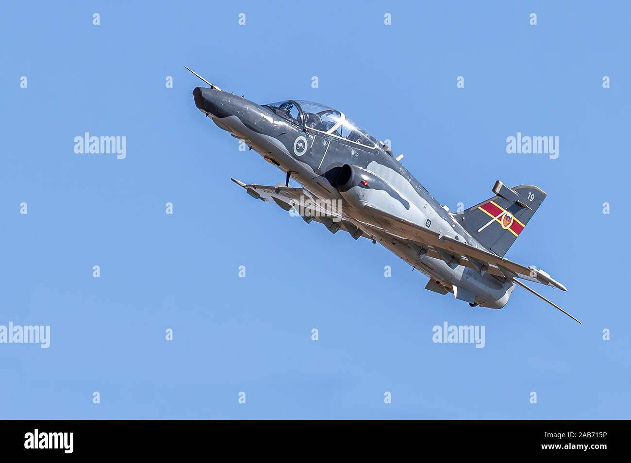 Royal Australian Air Force RAAF BAE Systems Hawk 127 velivolo trainer da combattimento in volo Foto Stock