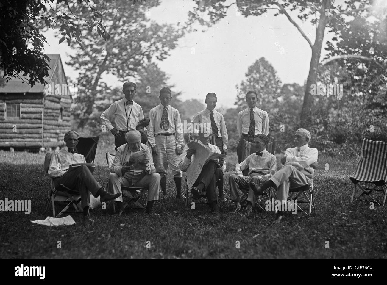 Henry Ford, Thomas Edison, Warren Harding, Harvey Firestone, e altri. Firestone camp ca. 1921-1923 Foto Stock