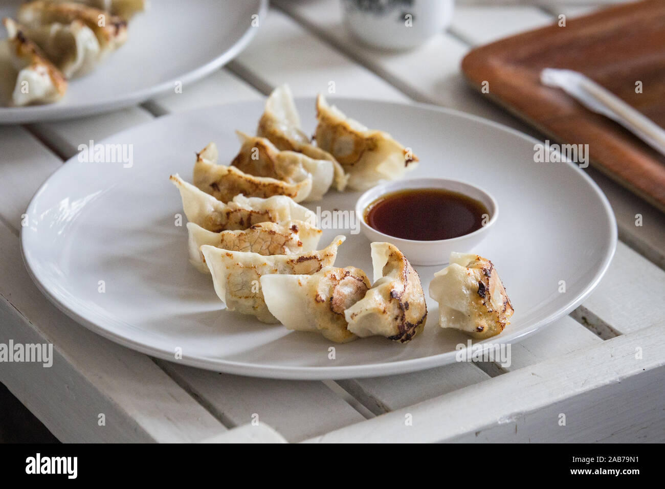 La colazione del mattino con il tradizionale cibo asiatico, tempo chiaro al di fuori Foto Stock