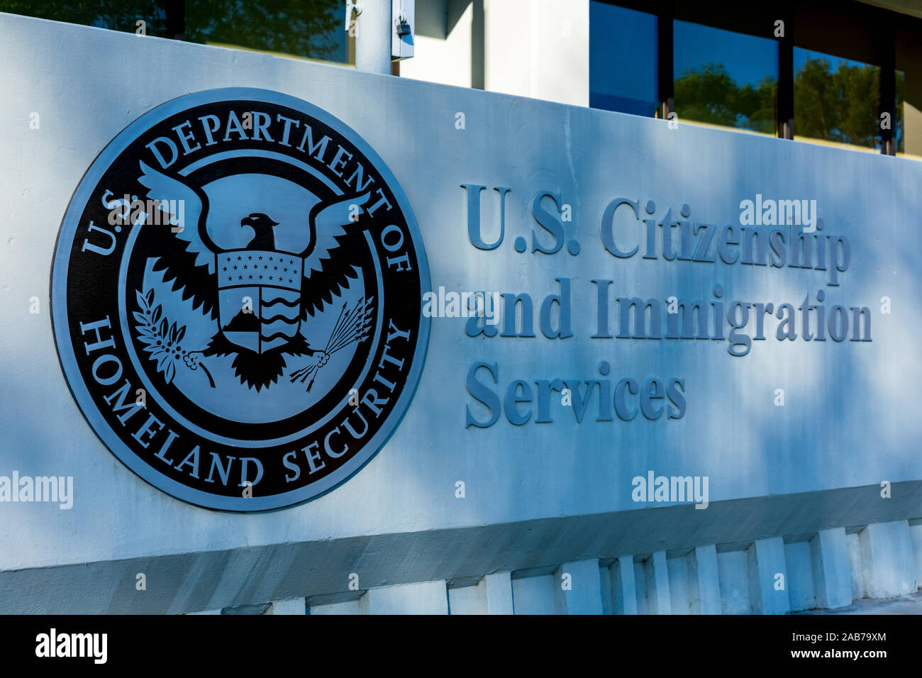 Stati Uniti Cittadinanza e Servizi di Immigrazione USCIS Agenzia di Stati Uniti Dipartimento di sicurezza DHS segno vicino al field office - Santa Clara, California Foto Stock